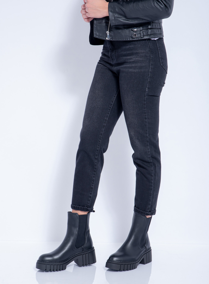 JEAN BLACK MOM FIT ΜΕ ΞΕΒΑΜΑΤΑ